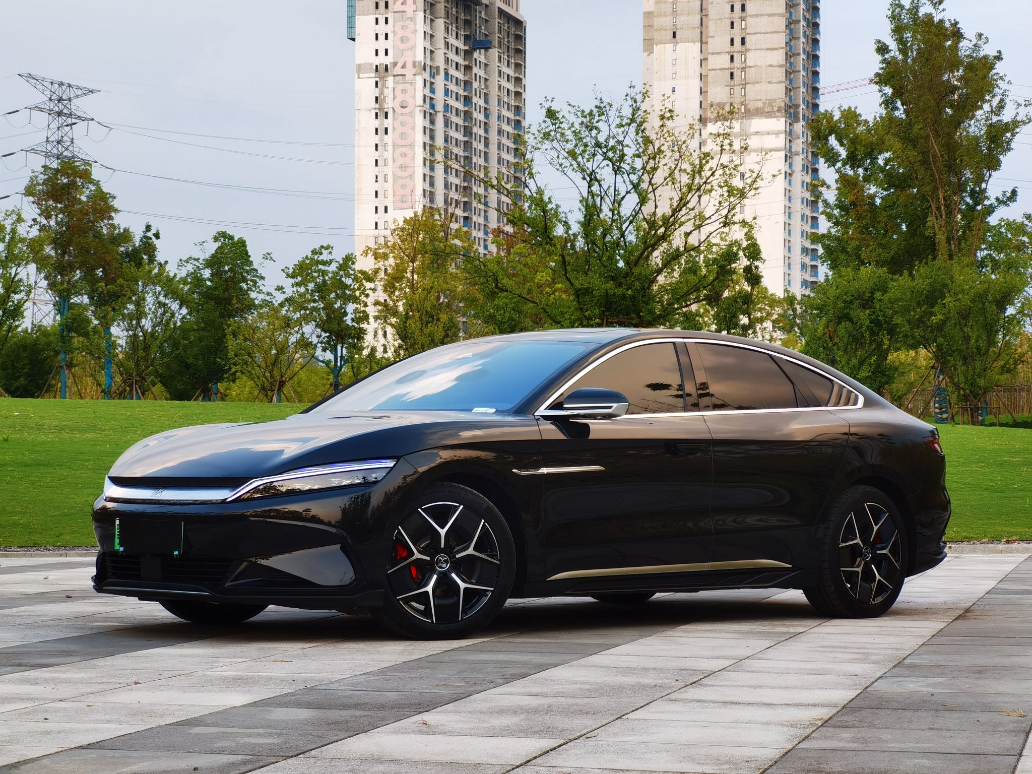 比亚迪 汉 2022款 EV 创世版 715KM前驱旗舰型