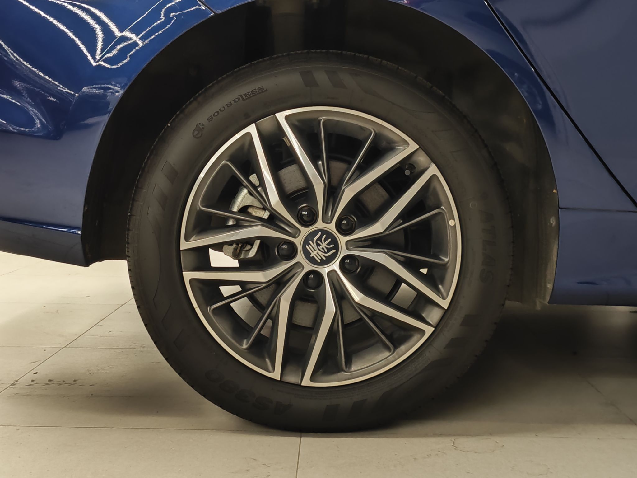 比亚迪 秦PLUS 2021款 DM-i 120KM 旗舰型