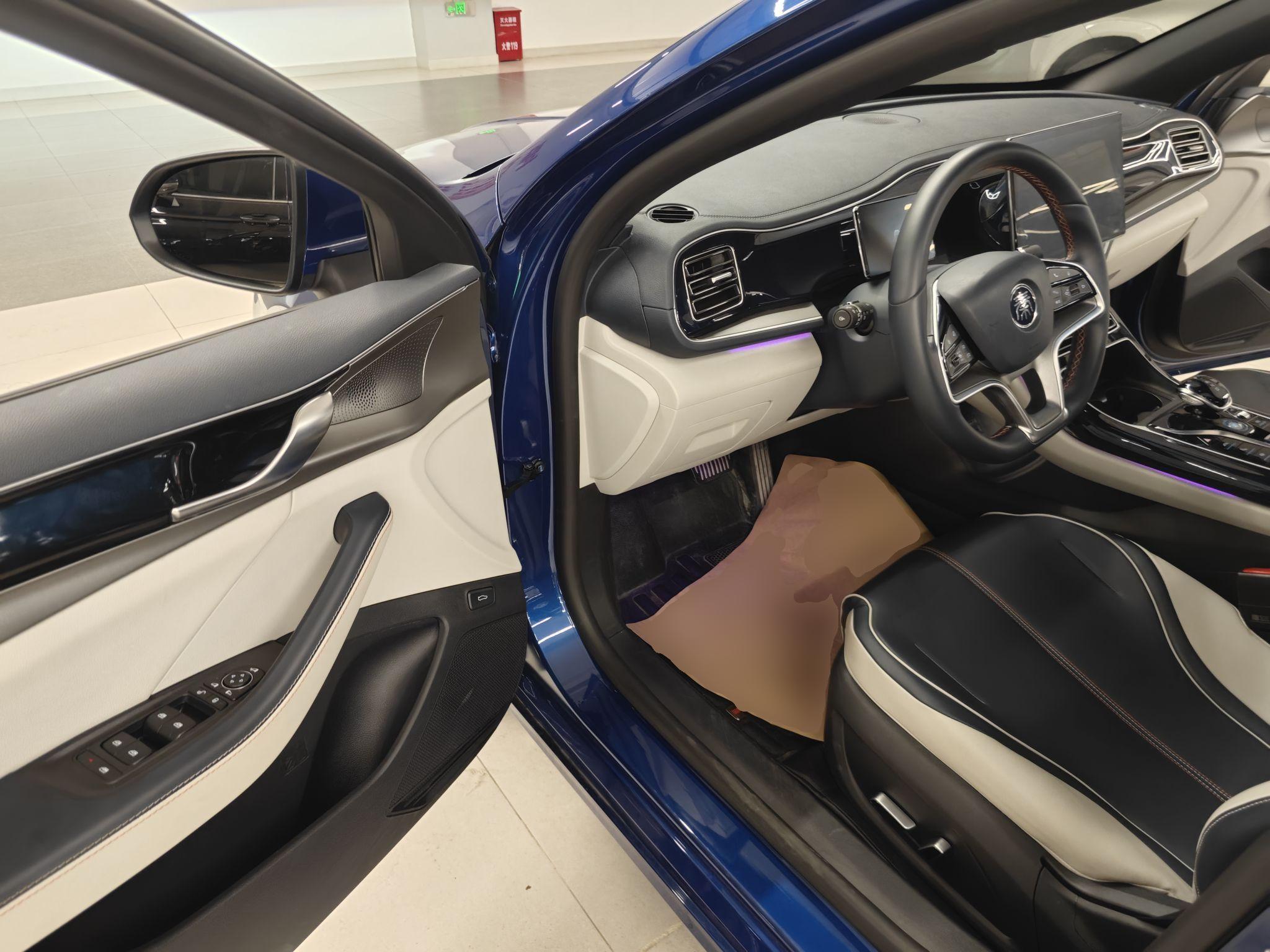 比亚迪 秦PLUS 2021款 DM-i 120KM 旗舰型