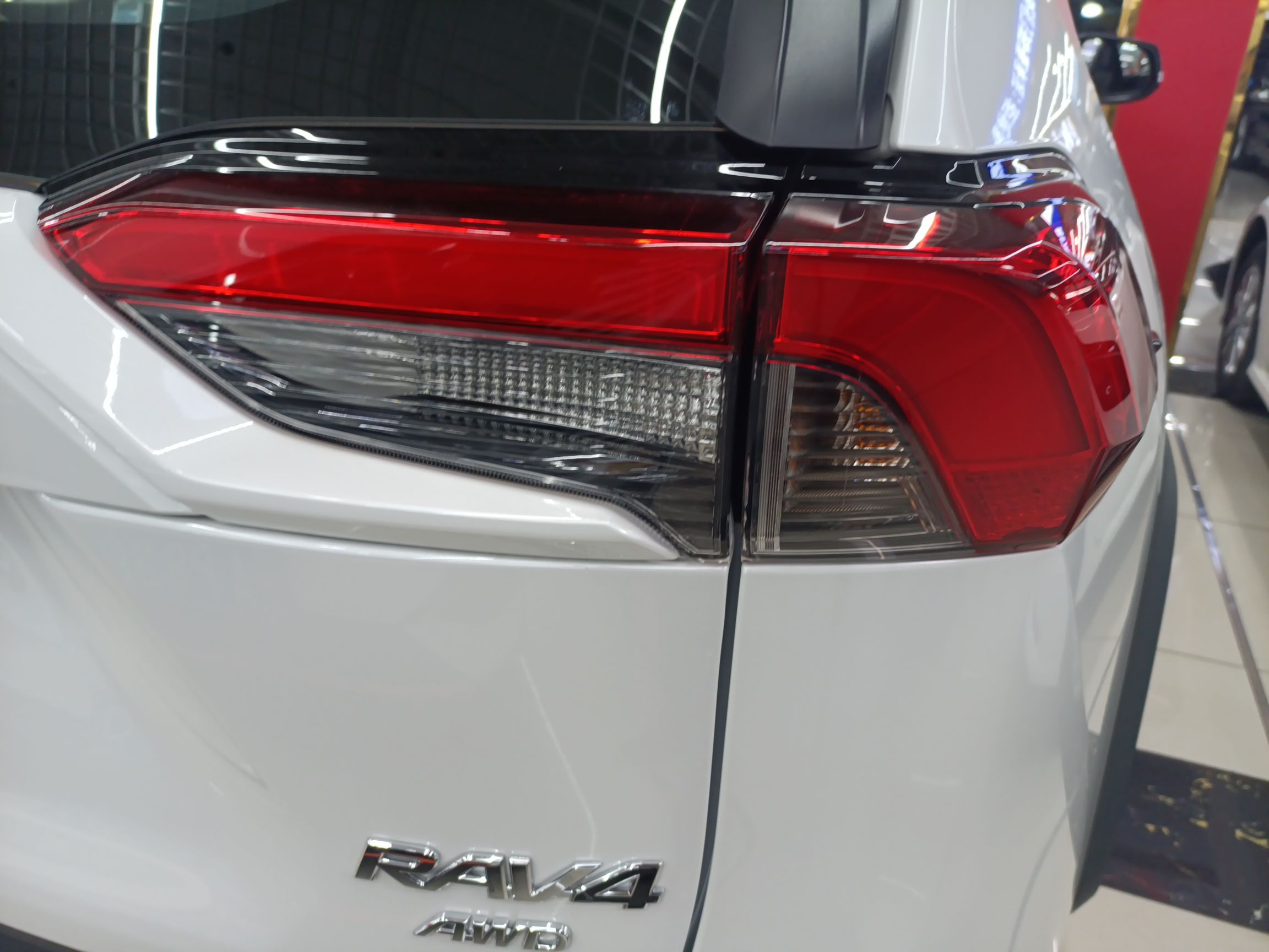 丰田 RAV4 2023款 2.0L CVT四驱探险Plus版