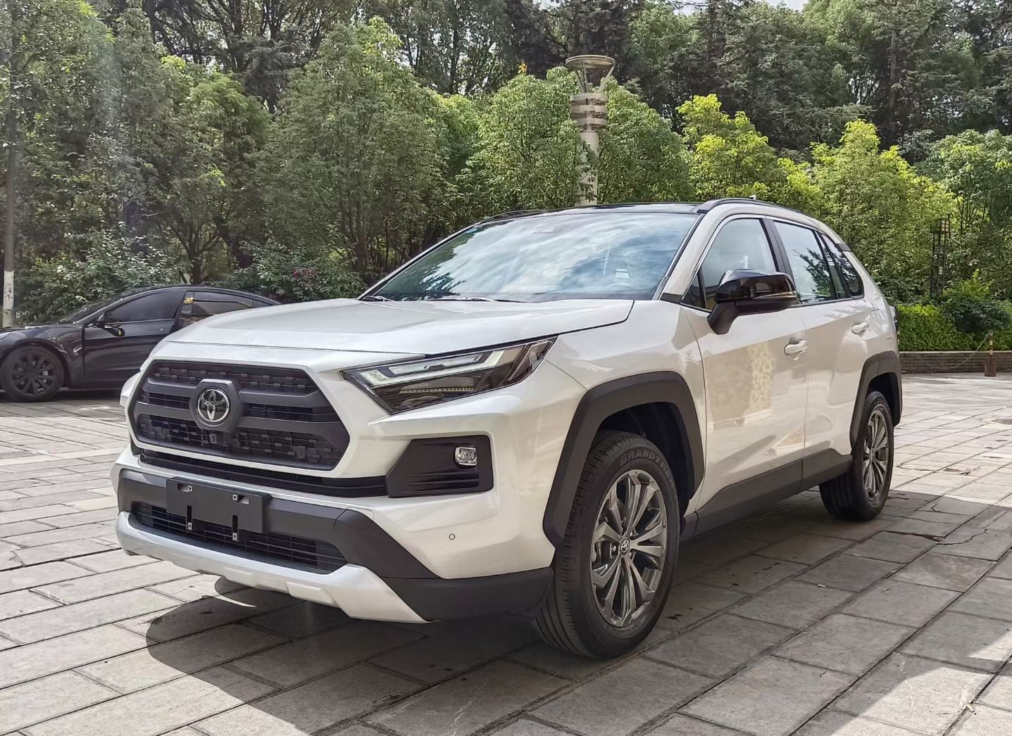 丰田 RAV4 2023款 2.0L CVT四驱探险Plus版