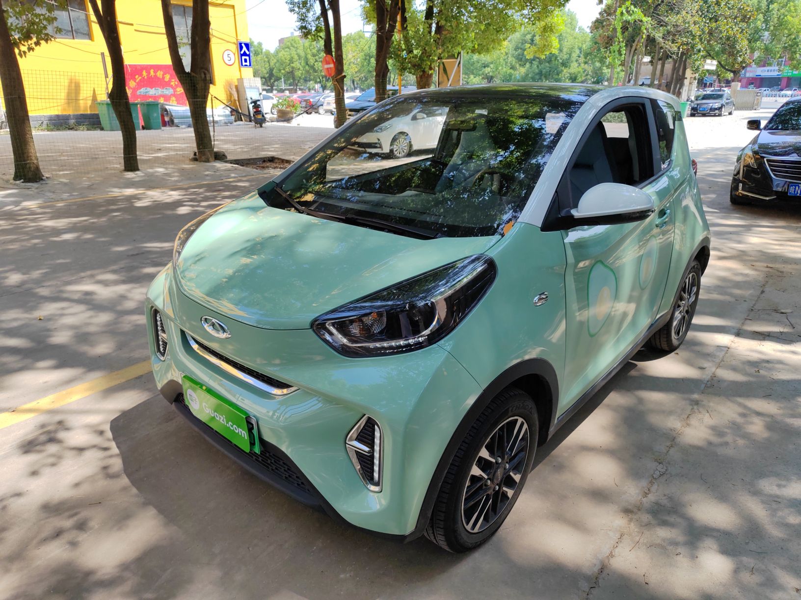 奇瑞新能源 小蚂蚁 2022款 改款 甜粉款 半糖版 三元锂 28.8kWh 30kW 301km