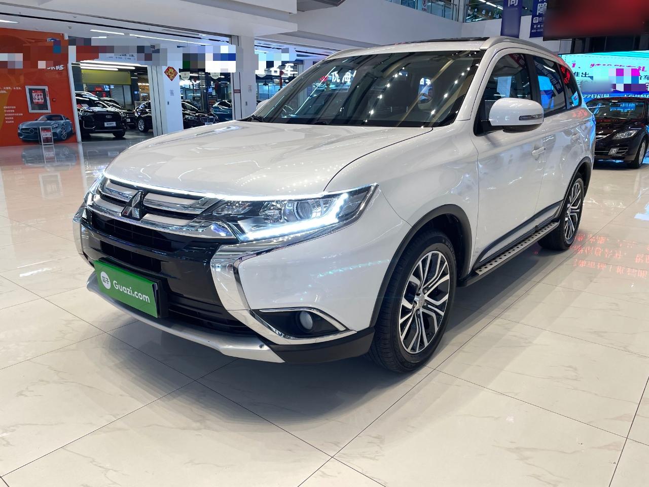 三菱 欧蓝德 2018款 2.0L 两驱荣耀版 5座