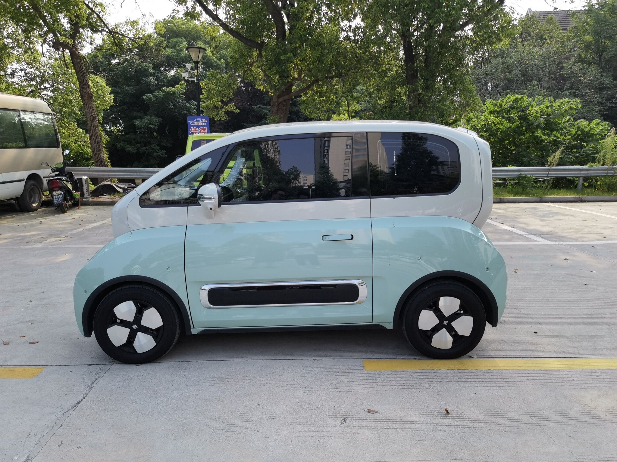 宝骏KiWi EV 2023款 大疆版 磷酸铁锂