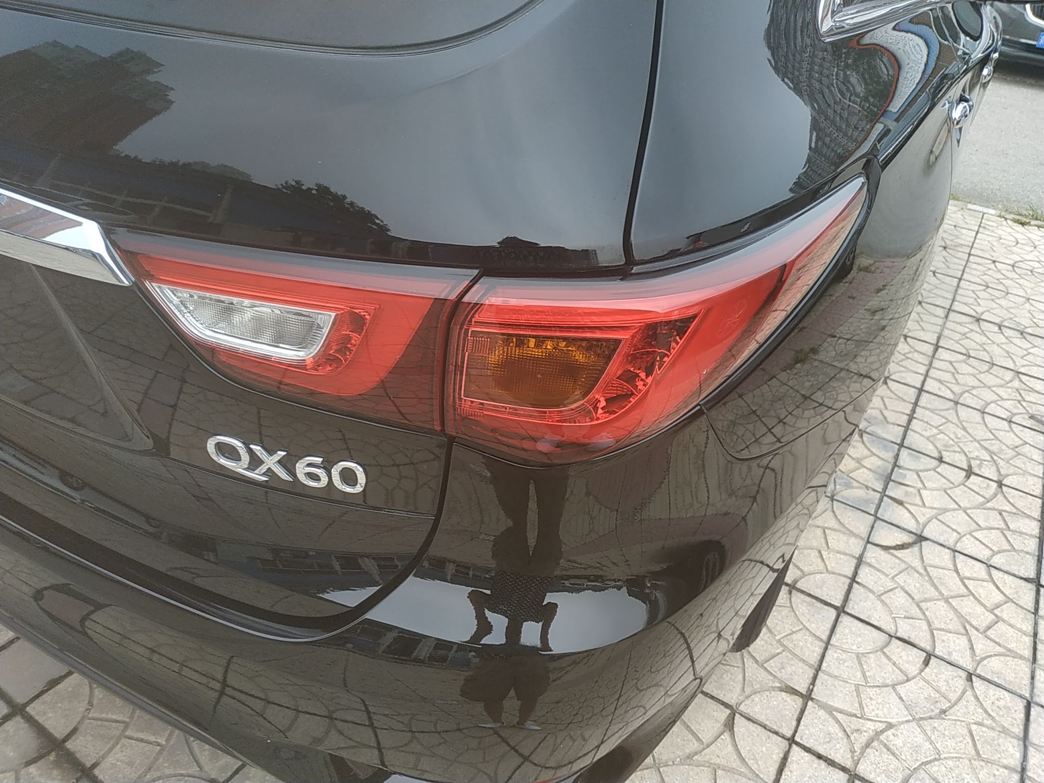 英菲尼迪QX60 2018款 2.5 S/C Hybrid 两驱冠军家庭版(进口)