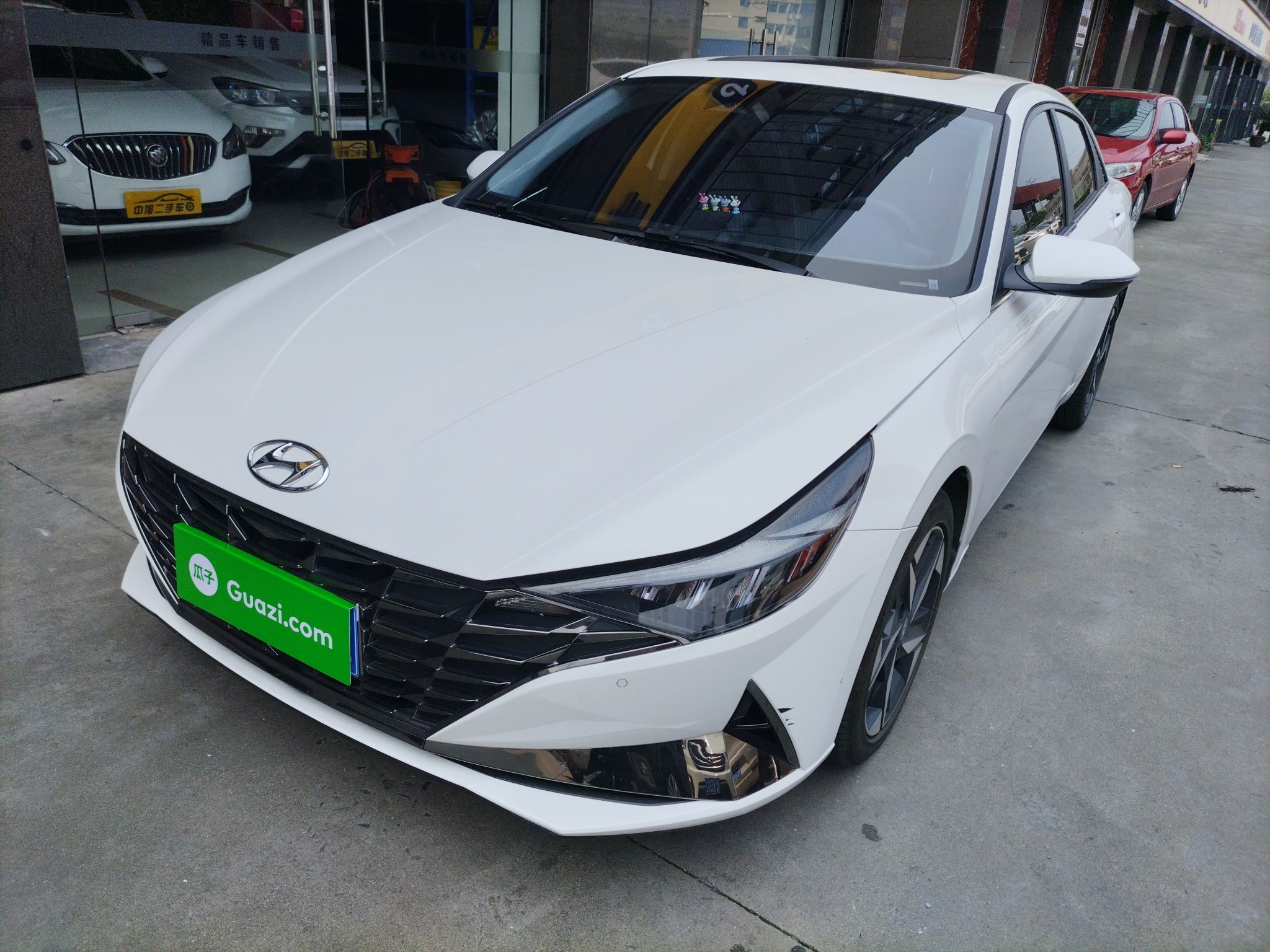 现代 伊兰特 2022款 1.5L CVT LUX尊贵版