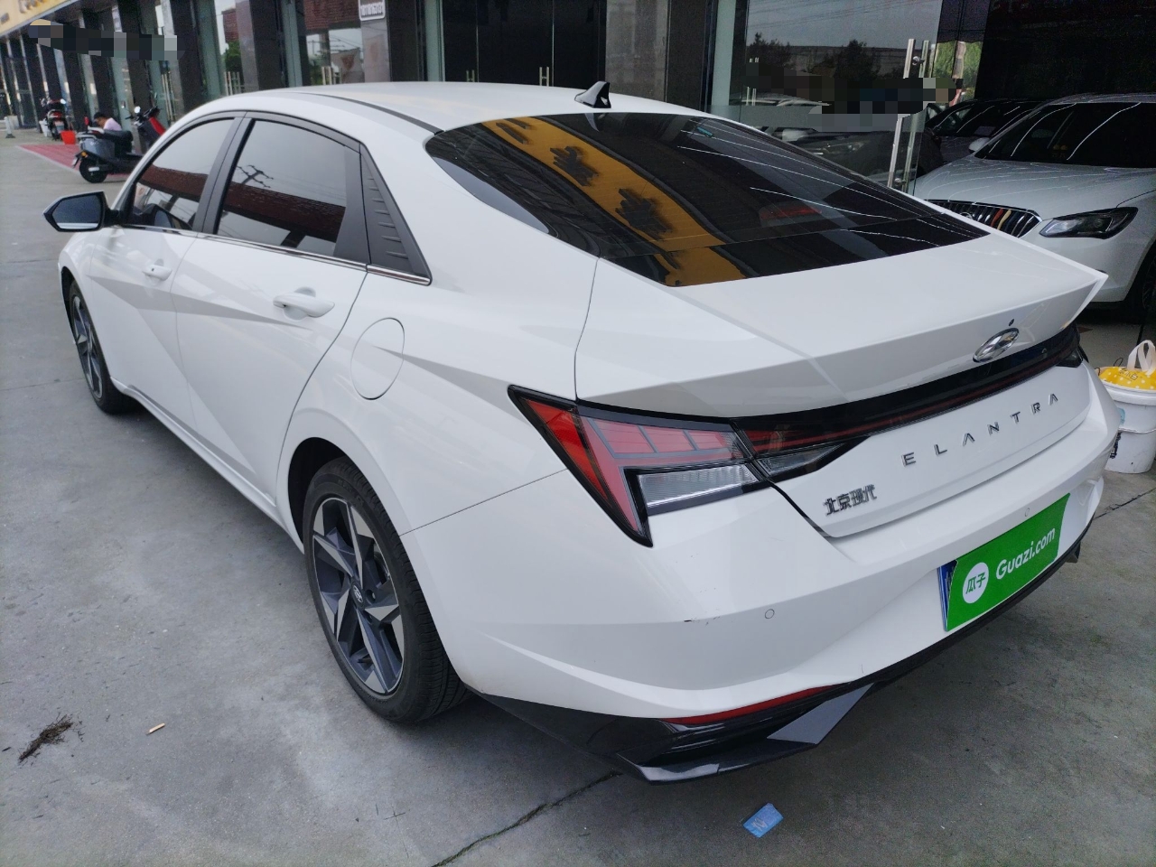 现代 伊兰特 2022款 1.5L CVT LUX尊贵版