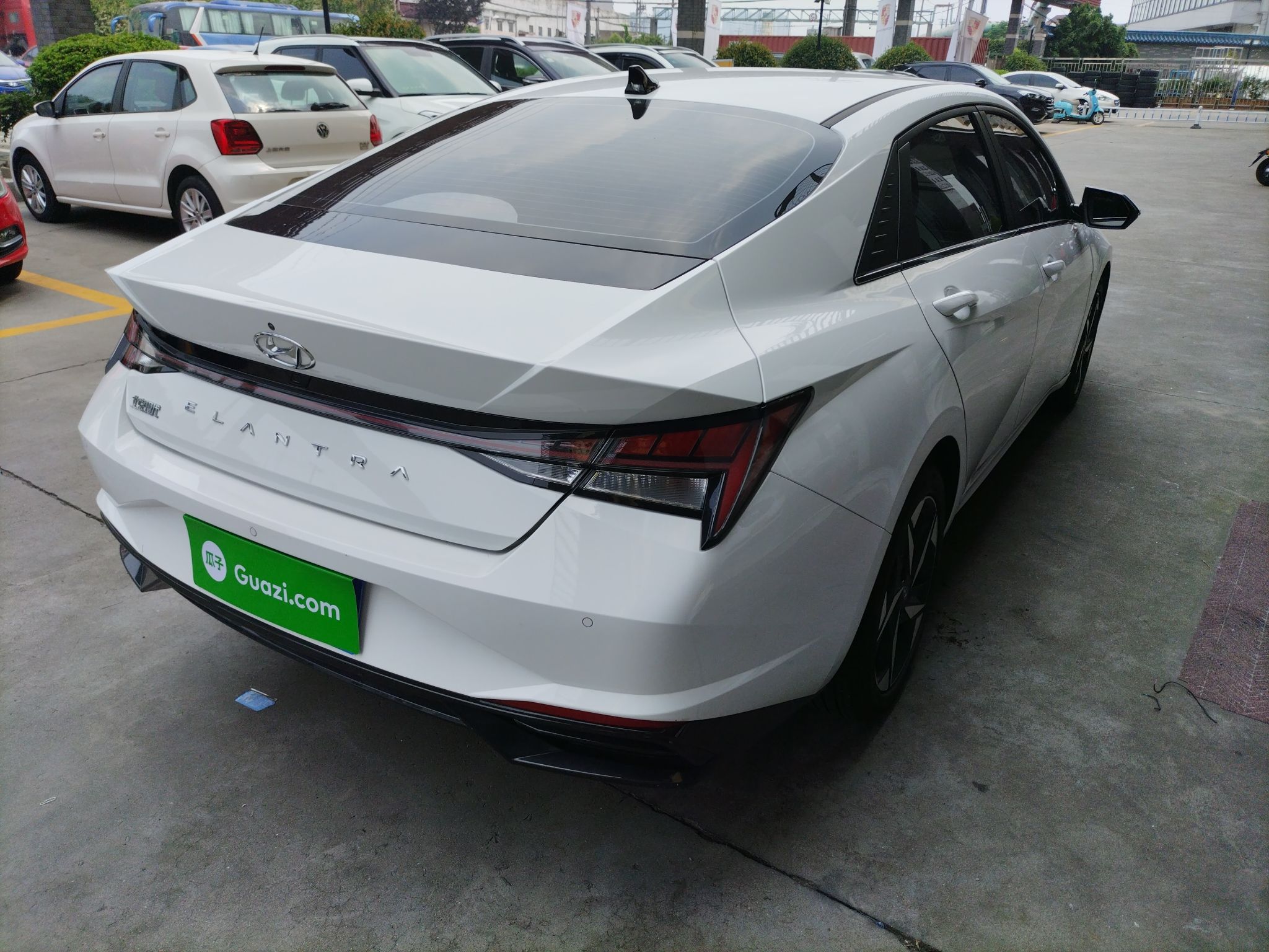 现代 伊兰特 2022款 1.5L CVT LUX尊贵版