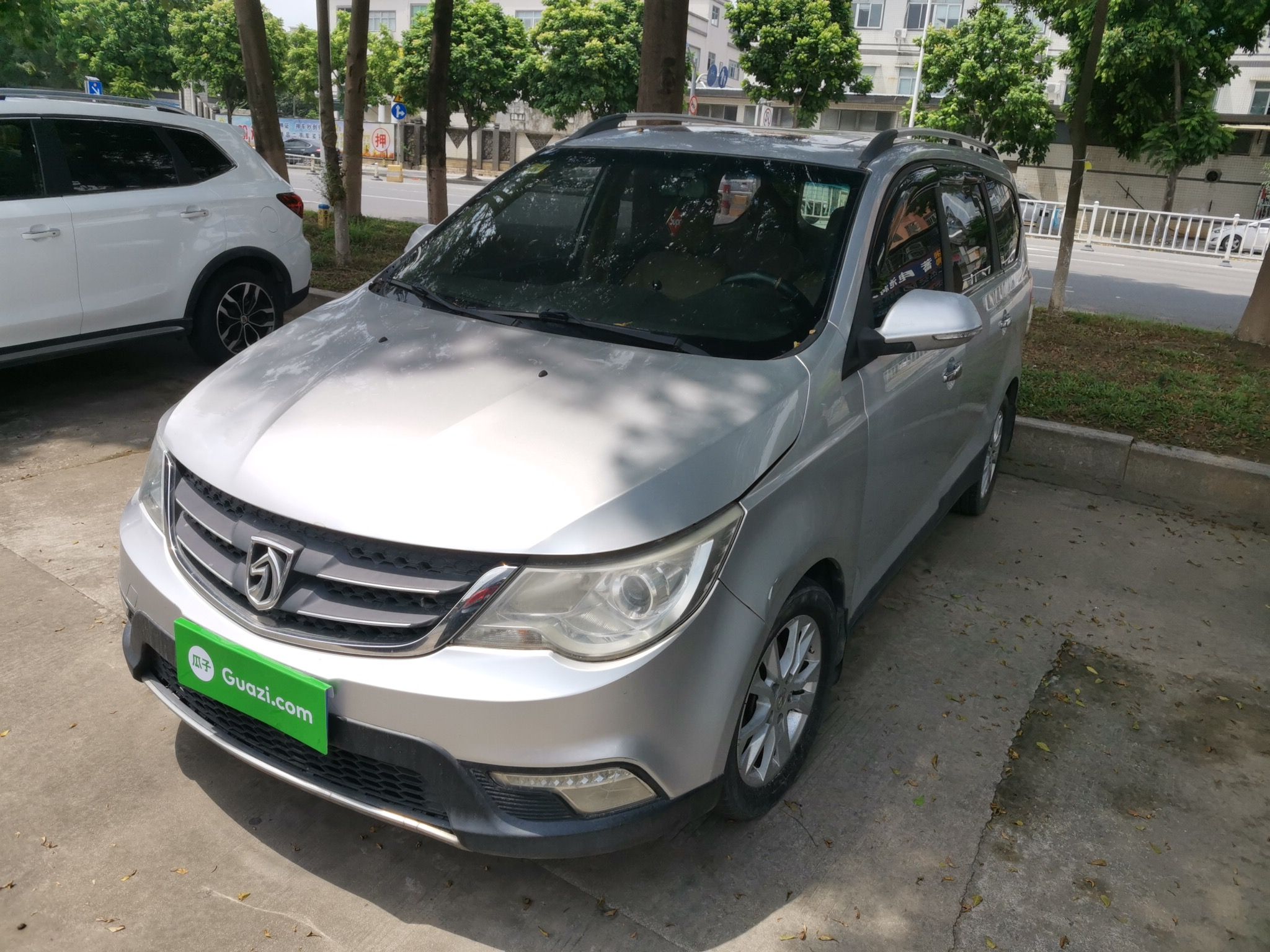 宝骏730 2015款 1.8L 手动豪华导航ESP版 7座