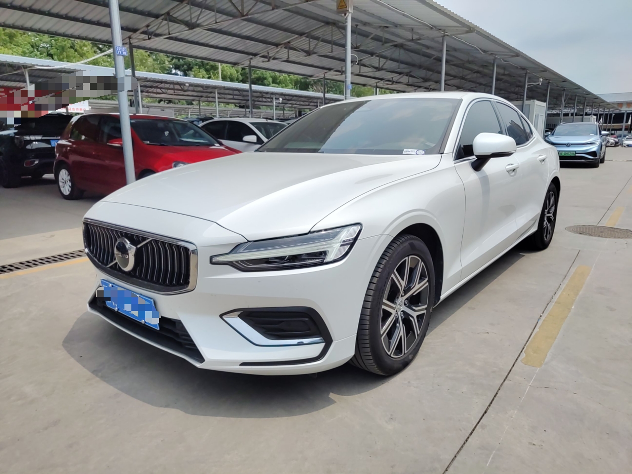 沃尔沃S60 2023款 B4 智逸豪华版