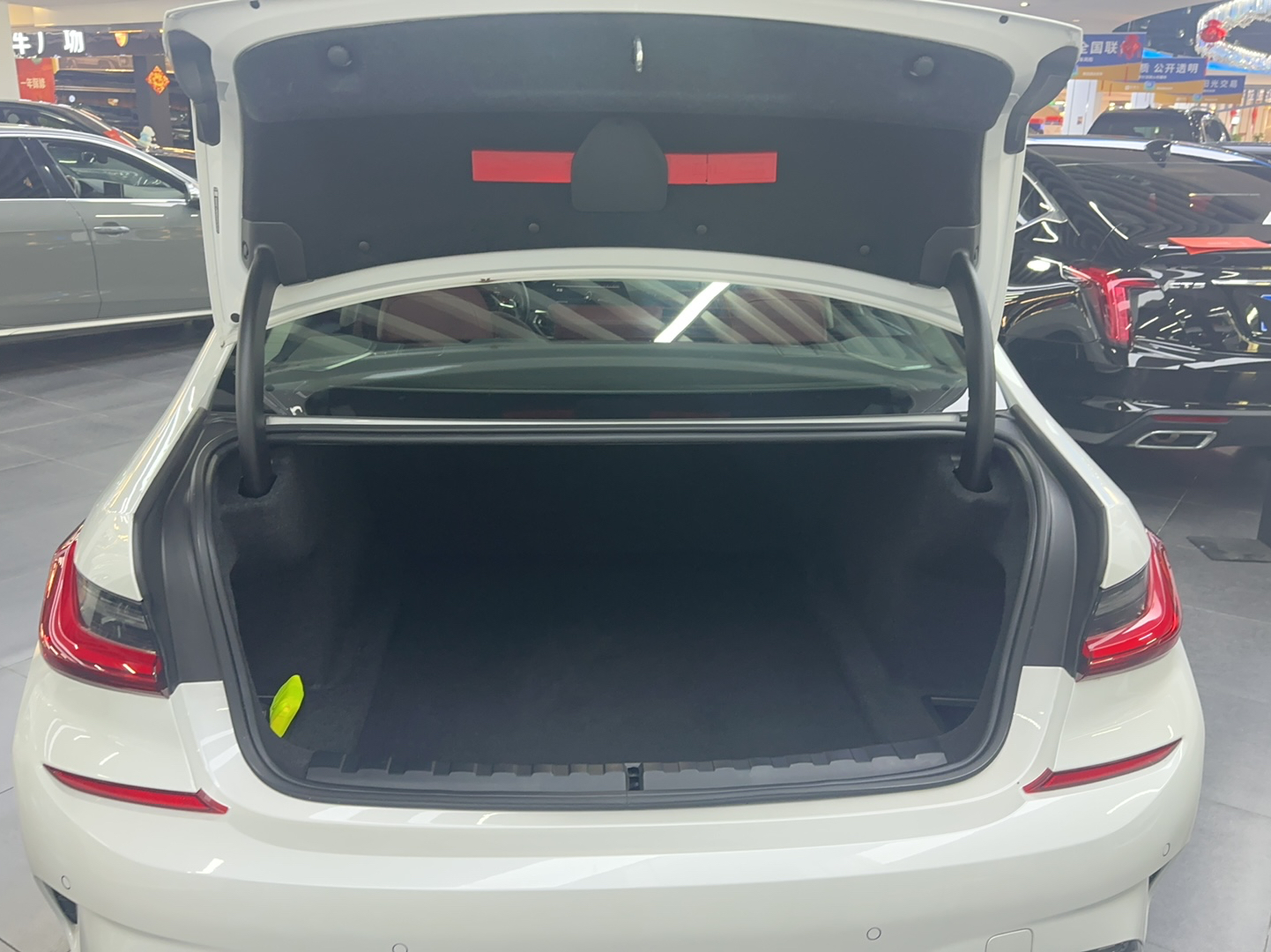 宝马3系 2021款 改款二 325i M运动曜夜套装