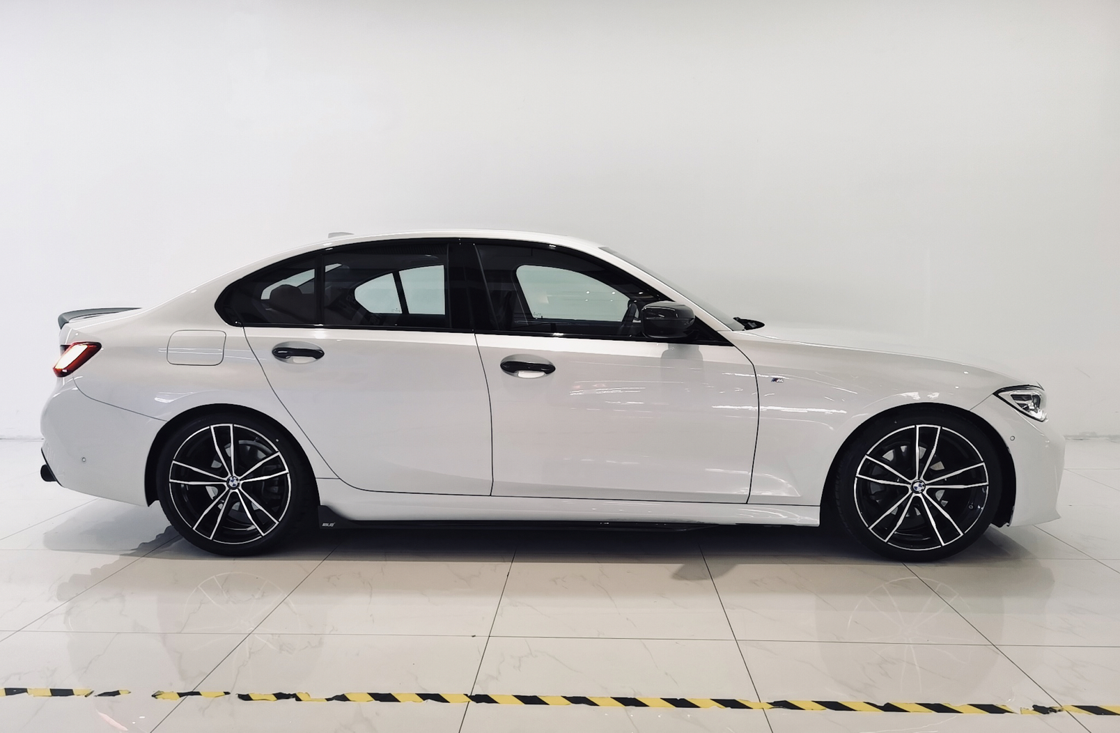 宝马3系 2021款 改款二 325i M运动曜夜套装