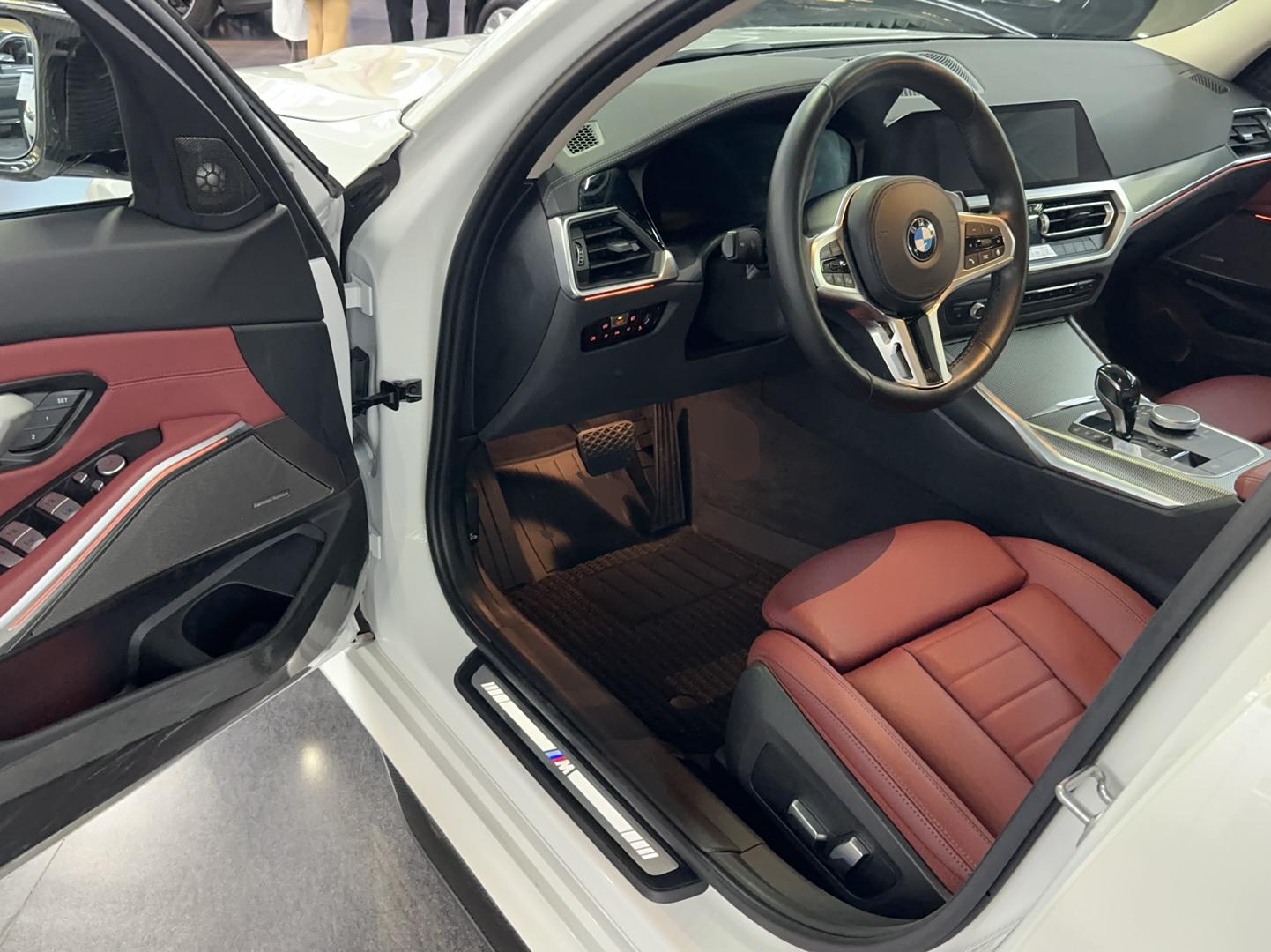 宝马3系 2021款 改款二 325i M运动曜夜套装