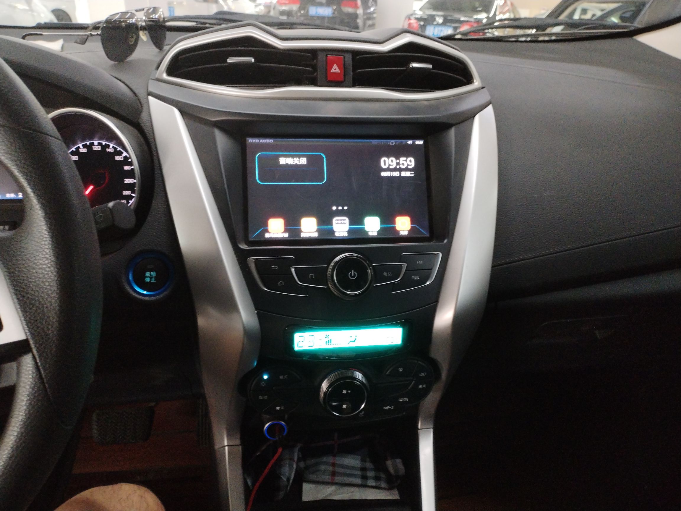 比亚迪 元新能源 2019款 EV360 智联领尚型