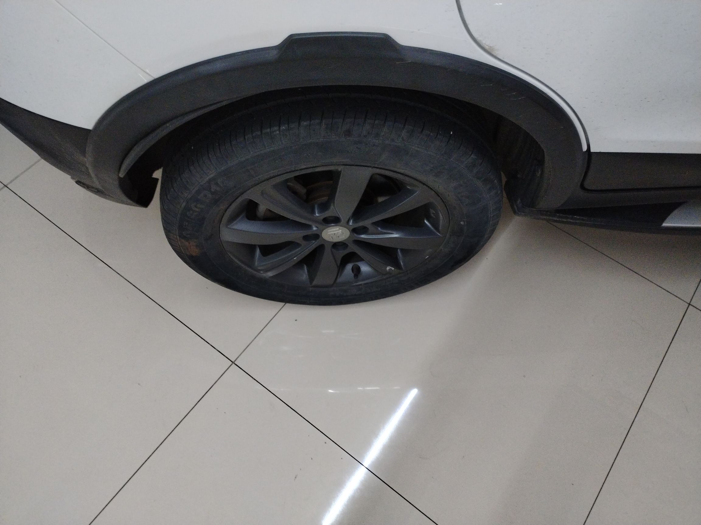 比亚迪 元新能源 2019款 EV360 智联领尚型