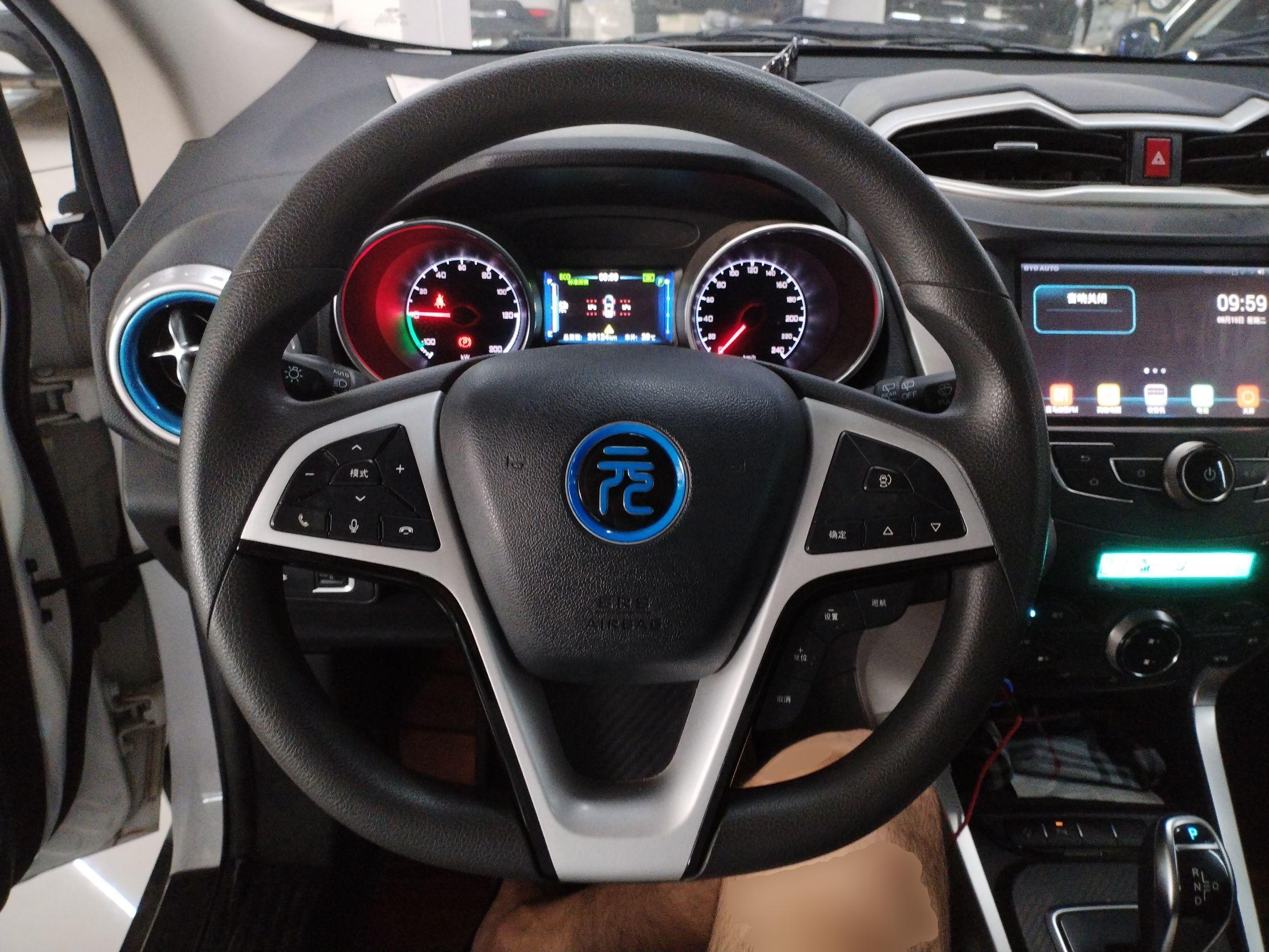 比亚迪 元新能源 2019款 EV360 智联领尚型