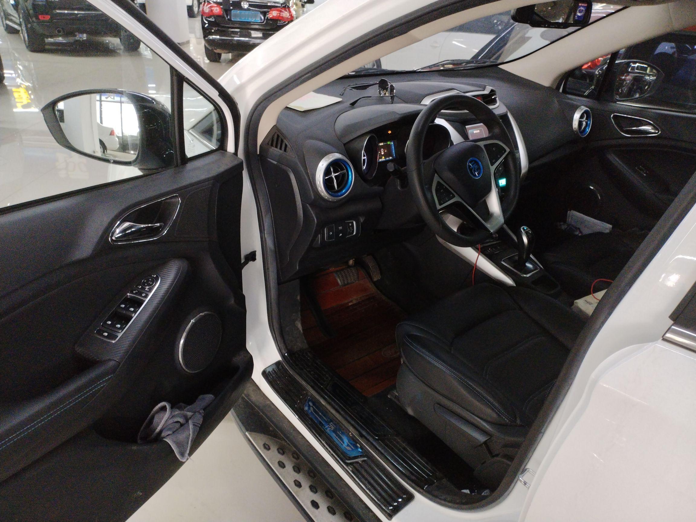 比亚迪 元新能源 2019款 EV360 智联领尚型