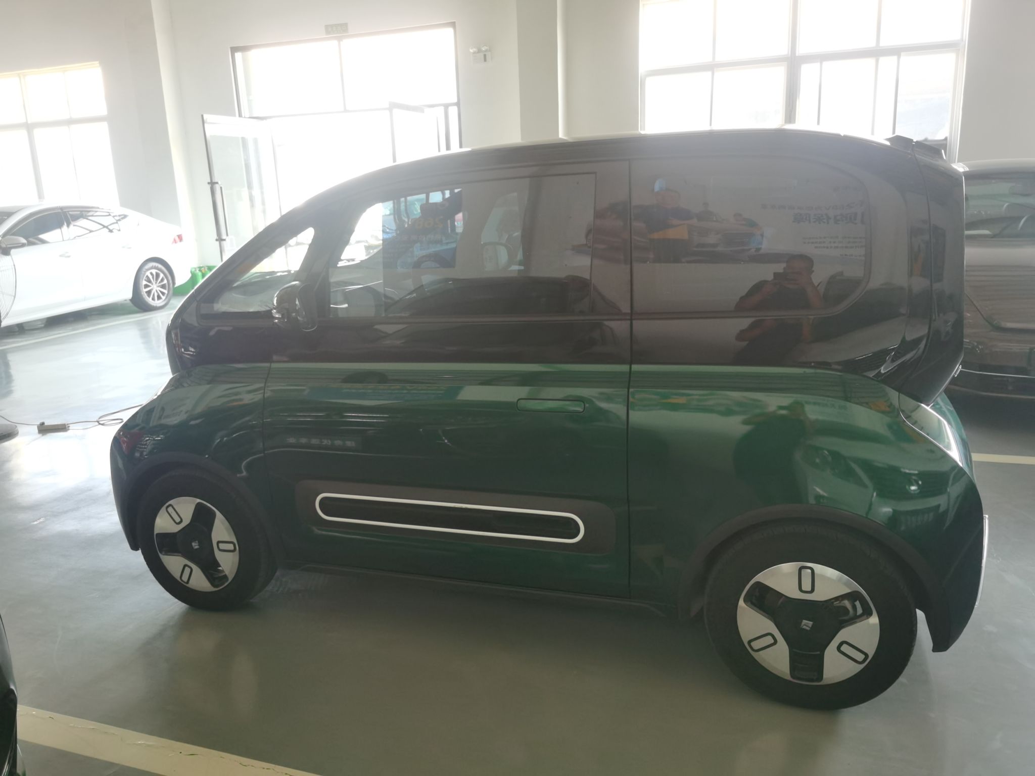 宝骏KiWi EV 2022款 设计师轻享版 磷酸铁锂