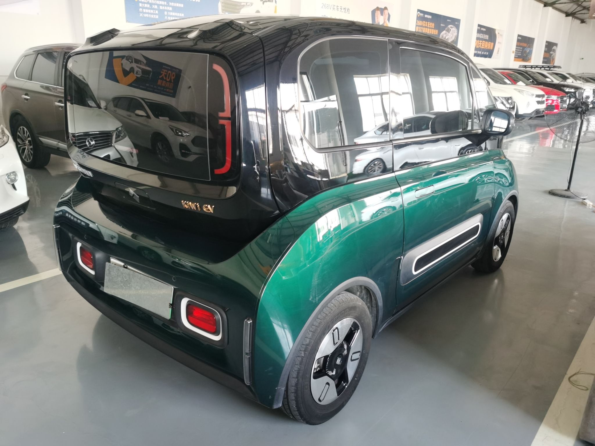 宝骏KiWi EV 2022款 设计师轻享版 磷酸铁锂