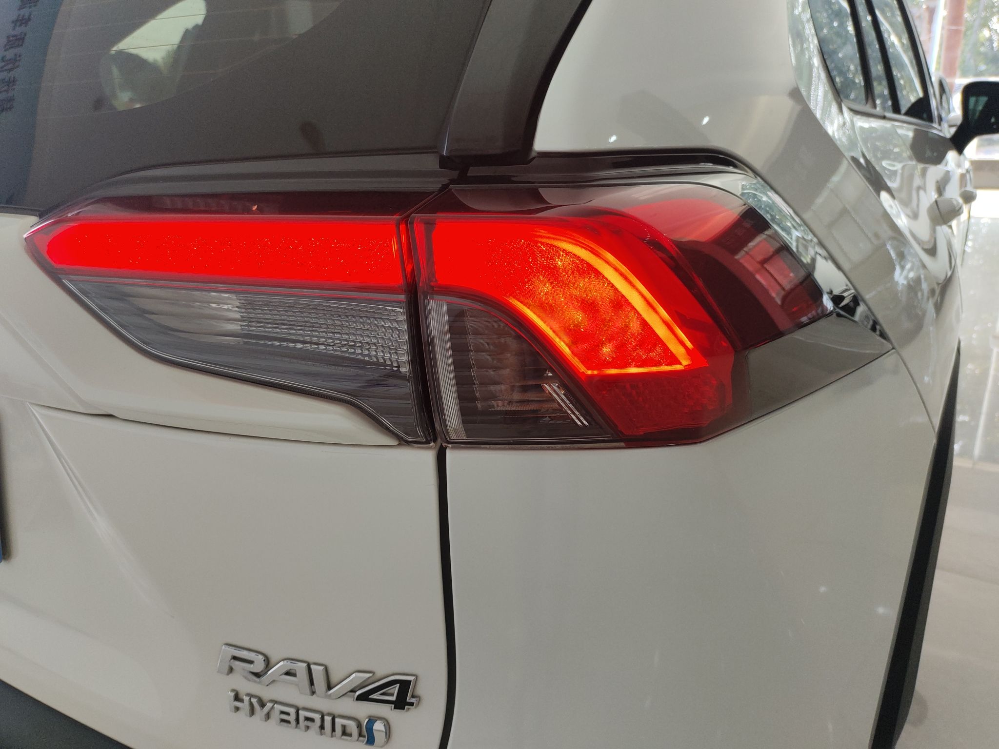 丰田 RAV4 2020款 双擎  2.5L E-CVT两驱精英版