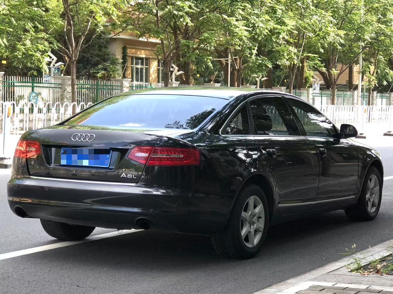 奥迪A6L 2011款 2.0 TFSI 自动标准型