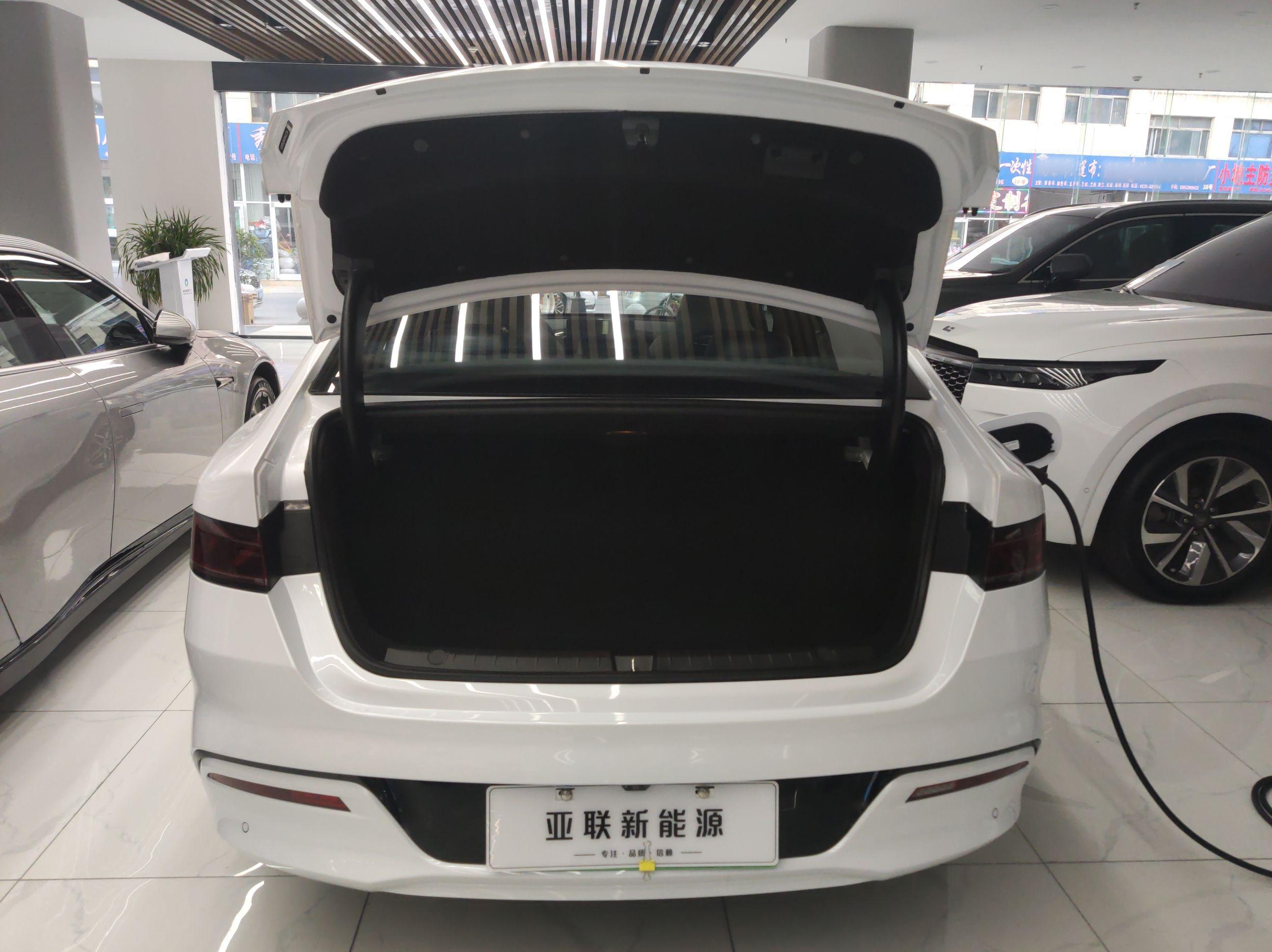 比亚迪 秦PLUS 2021款 EV 500KM 尊贵型