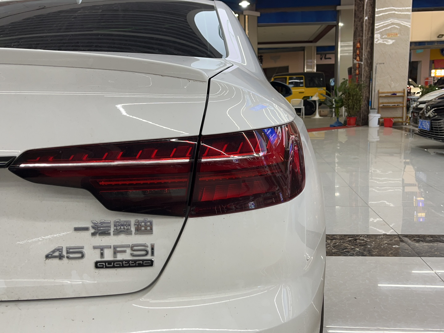 奥迪A4L 2022款 45 TFSI quattro 臻选动感型