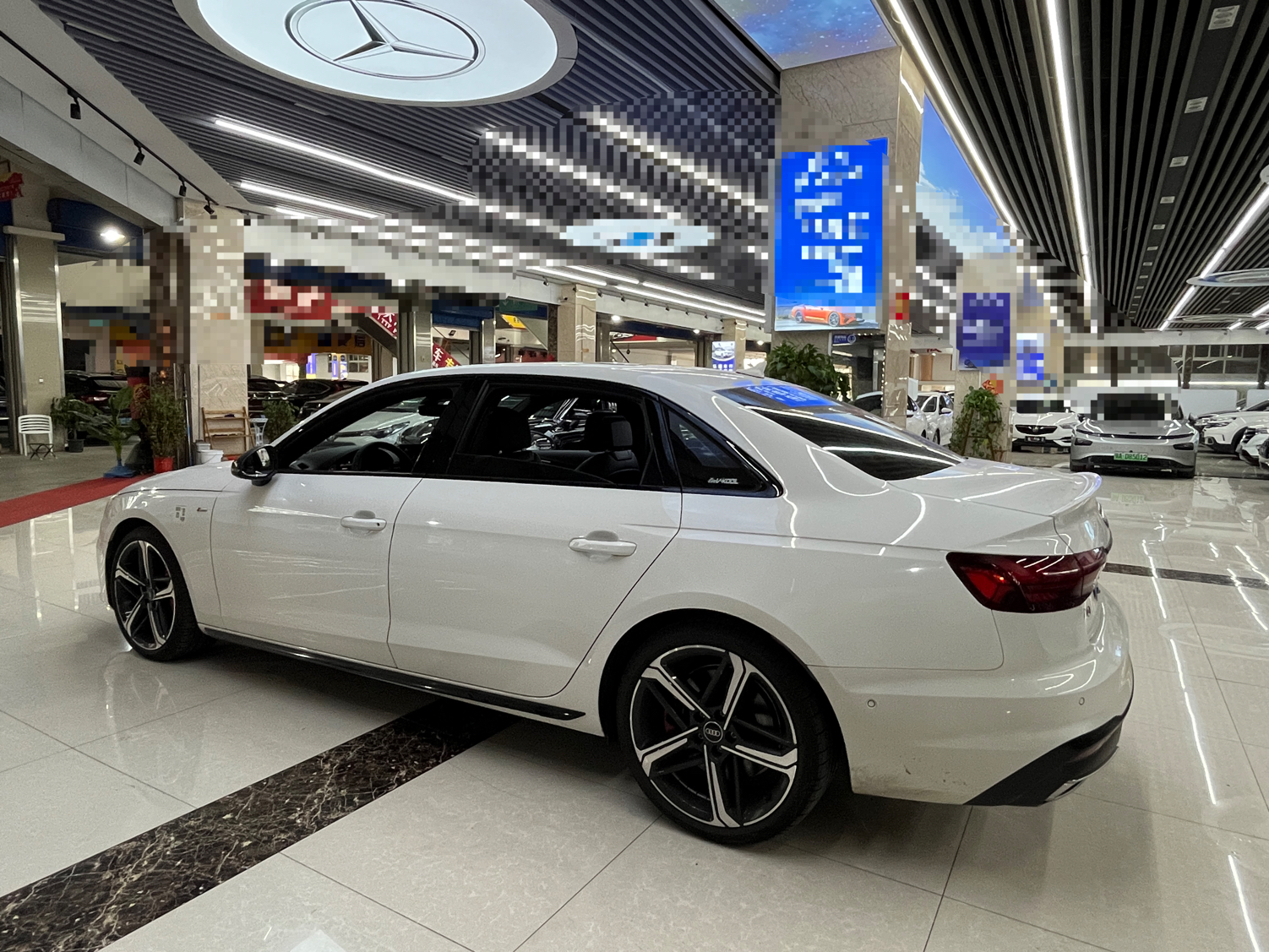奥迪A4L 2022款 45 TFSI quattro 臻选动感型