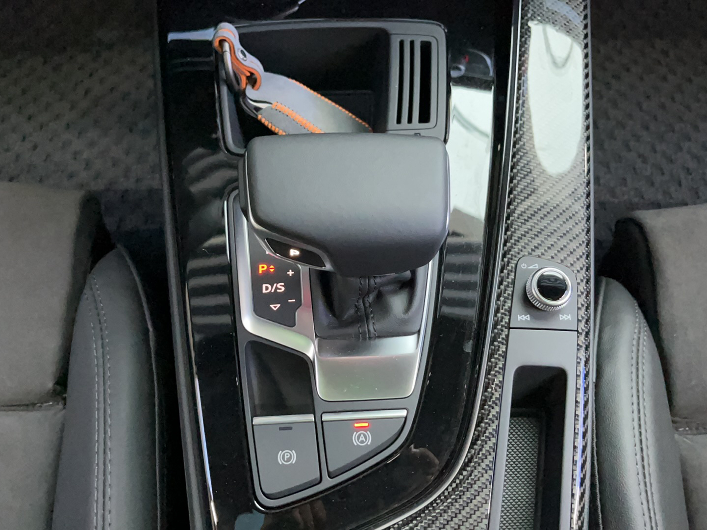 奥迪A4L 2022款 45 TFSI quattro 臻选动感型