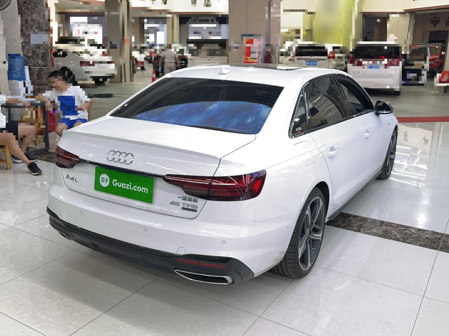 奥迪A4L 2022款 45 TFSI quattro 臻选动感型