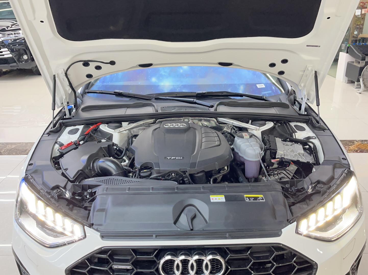 奥迪A4L 2022款 45 TFSI quattro 臻选动感型