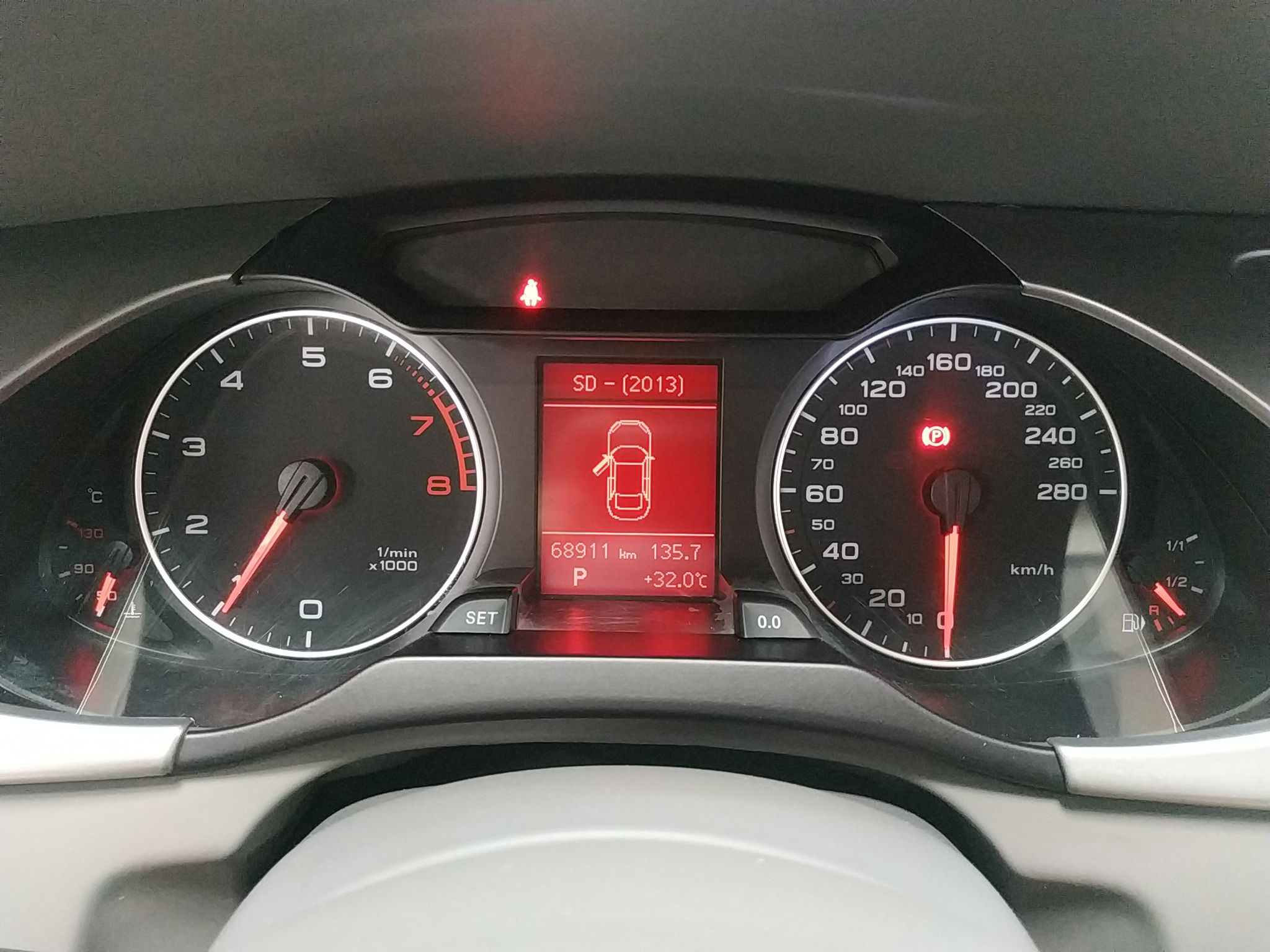 奥迪A4L 2011款 2.0 TFSI 舒适型