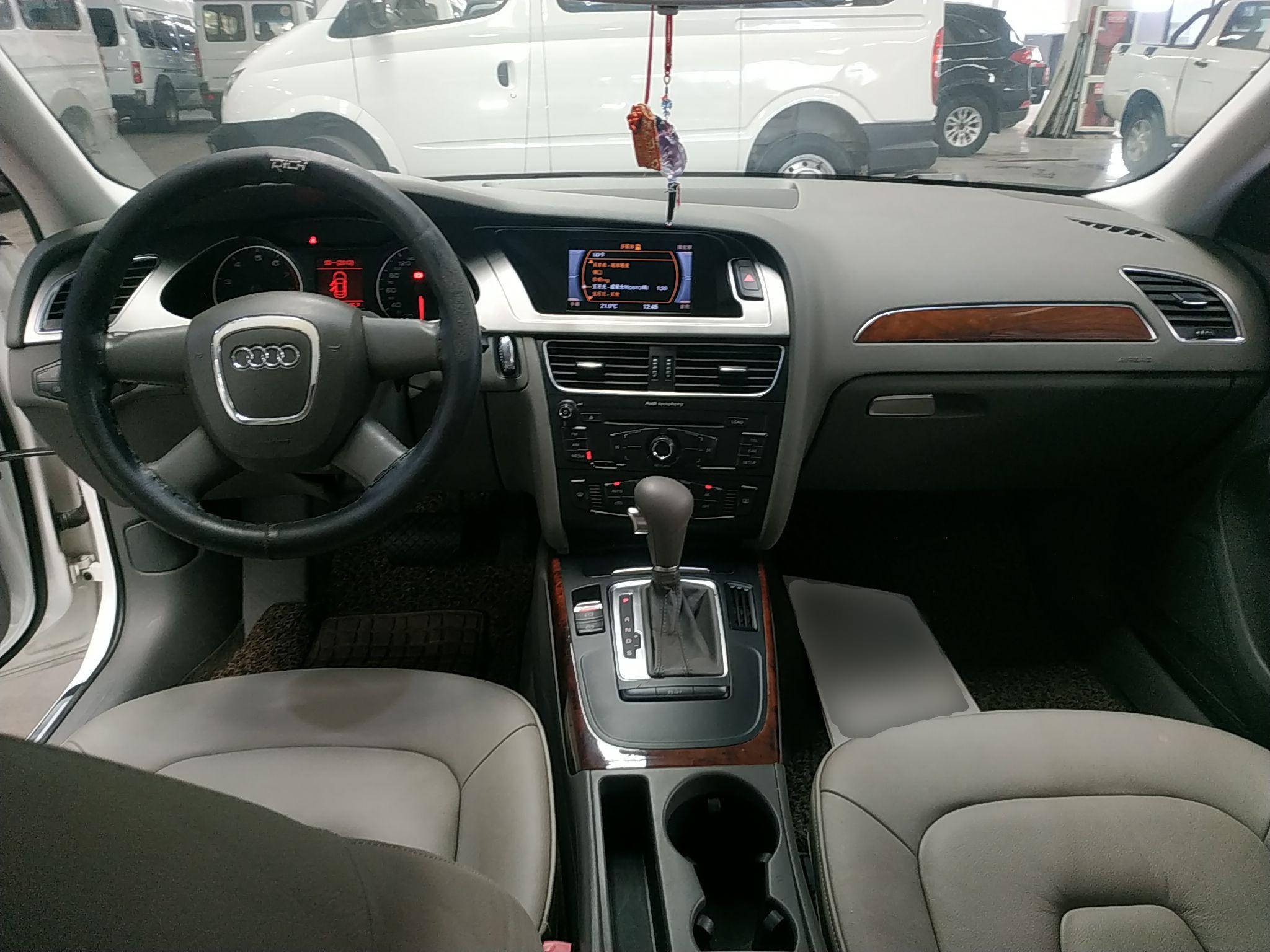 奥迪A4L 2011款 2.0 TFSI 舒适型