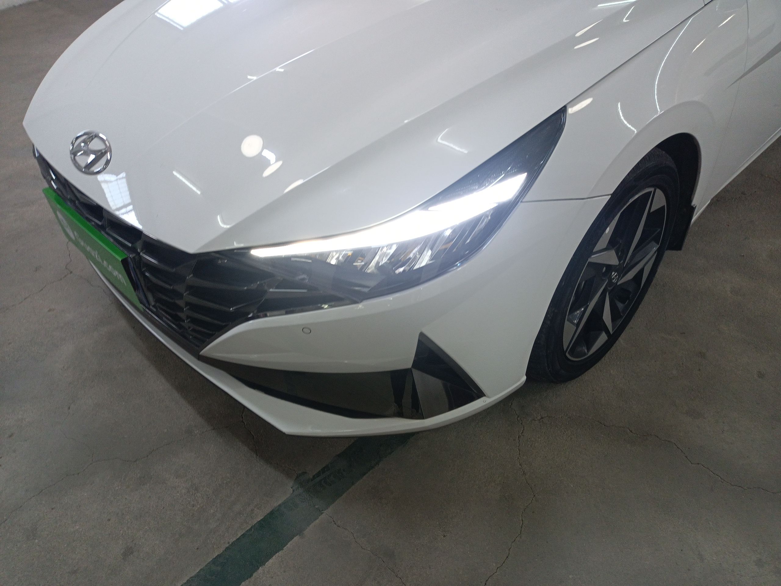 现代 伊兰特 2021款 1.5L CVT LUX尊贵版