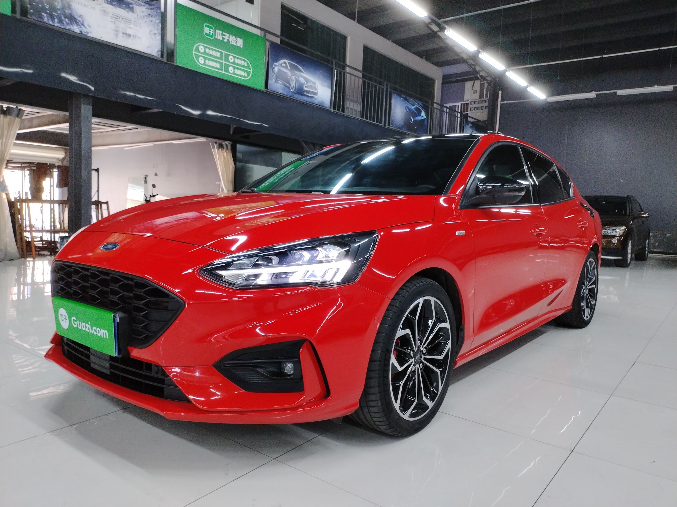 福特 福克斯 2019款 三厢 EcoBoost 180 自动ST Line