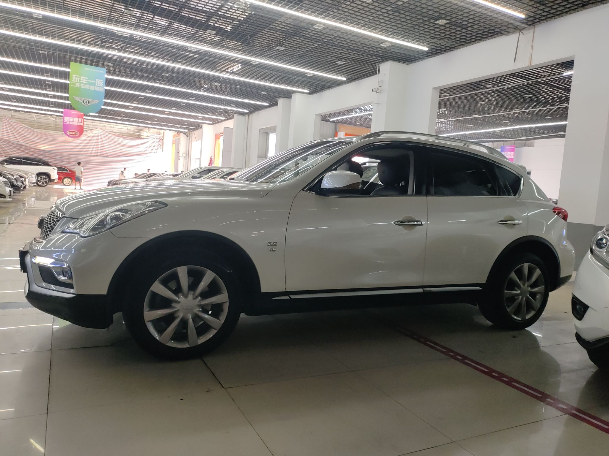 英菲尼迪QX50 2015款 2.5L 舒适版