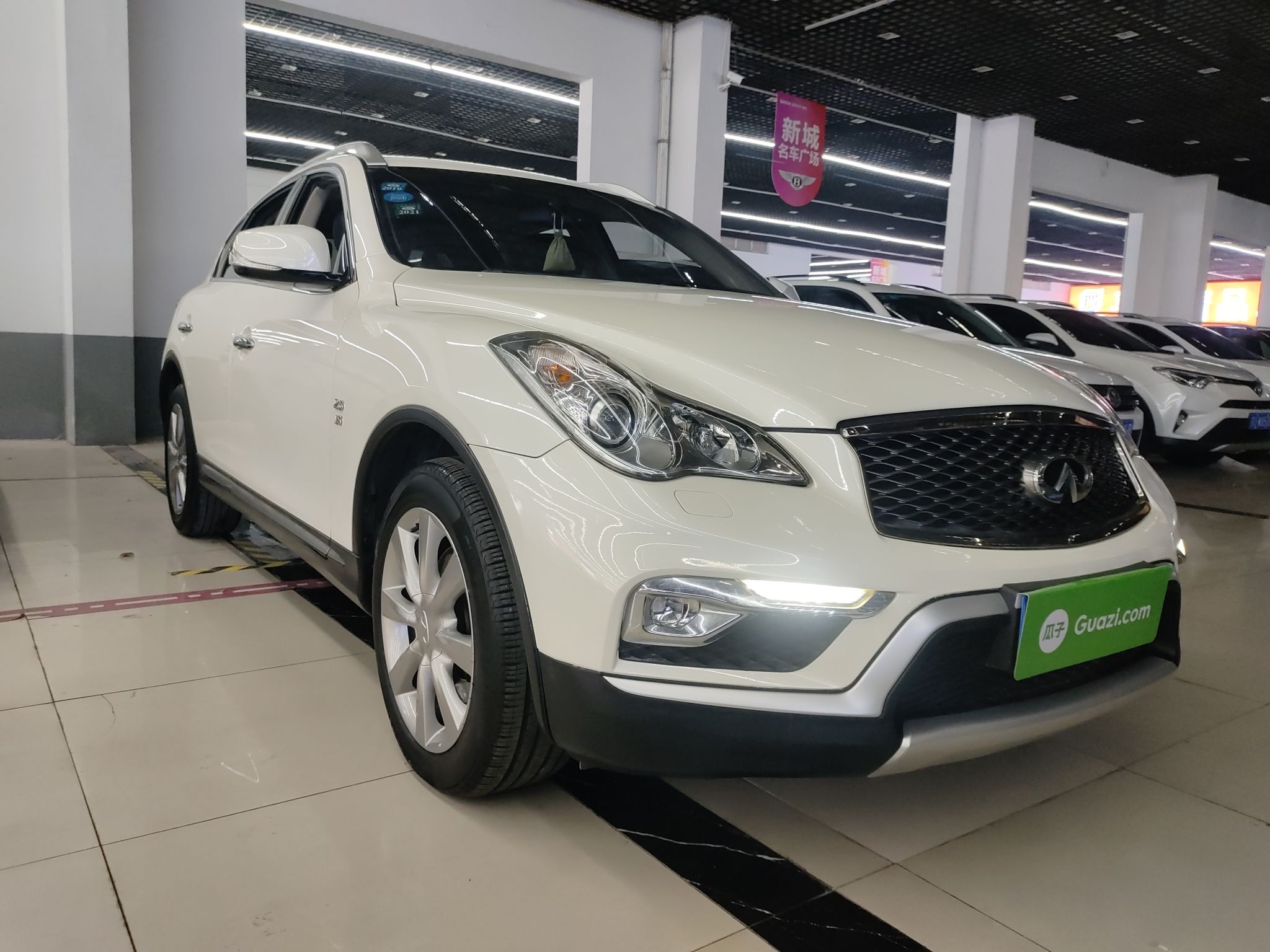 英菲尼迪QX50 2015款 2.5L 舒适版