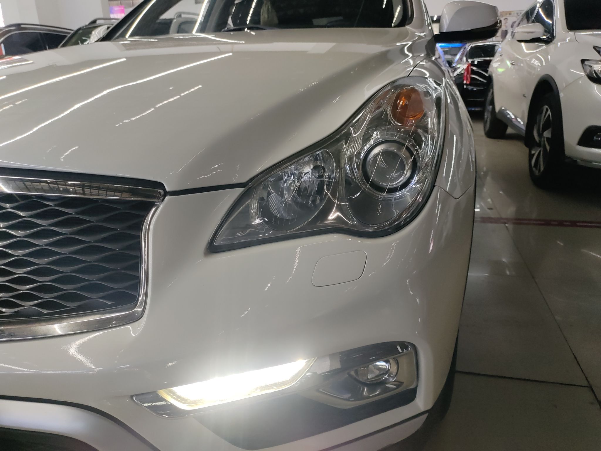 英菲尼迪QX50 2015款 2.5L 舒适版