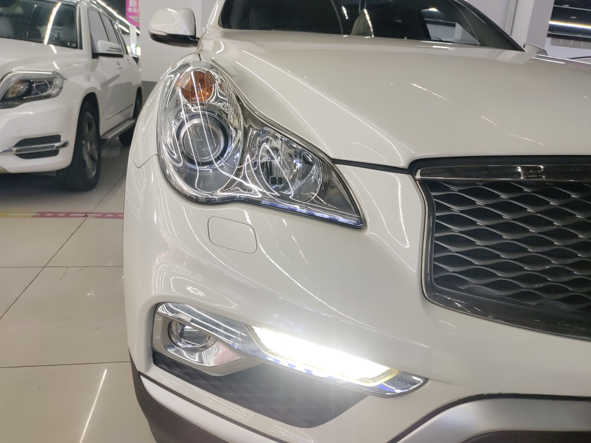 英菲尼迪QX50 2015款 2.5L 舒适版