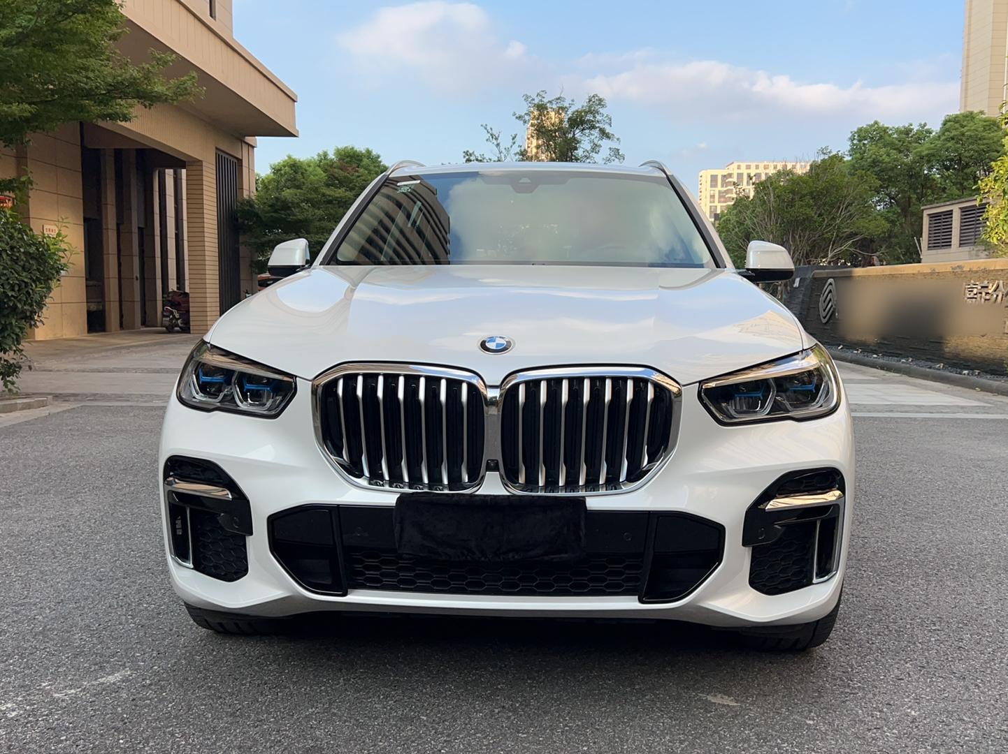 宝马X5 2022款 改款 xDrive 30Li 尊享型M运动套装