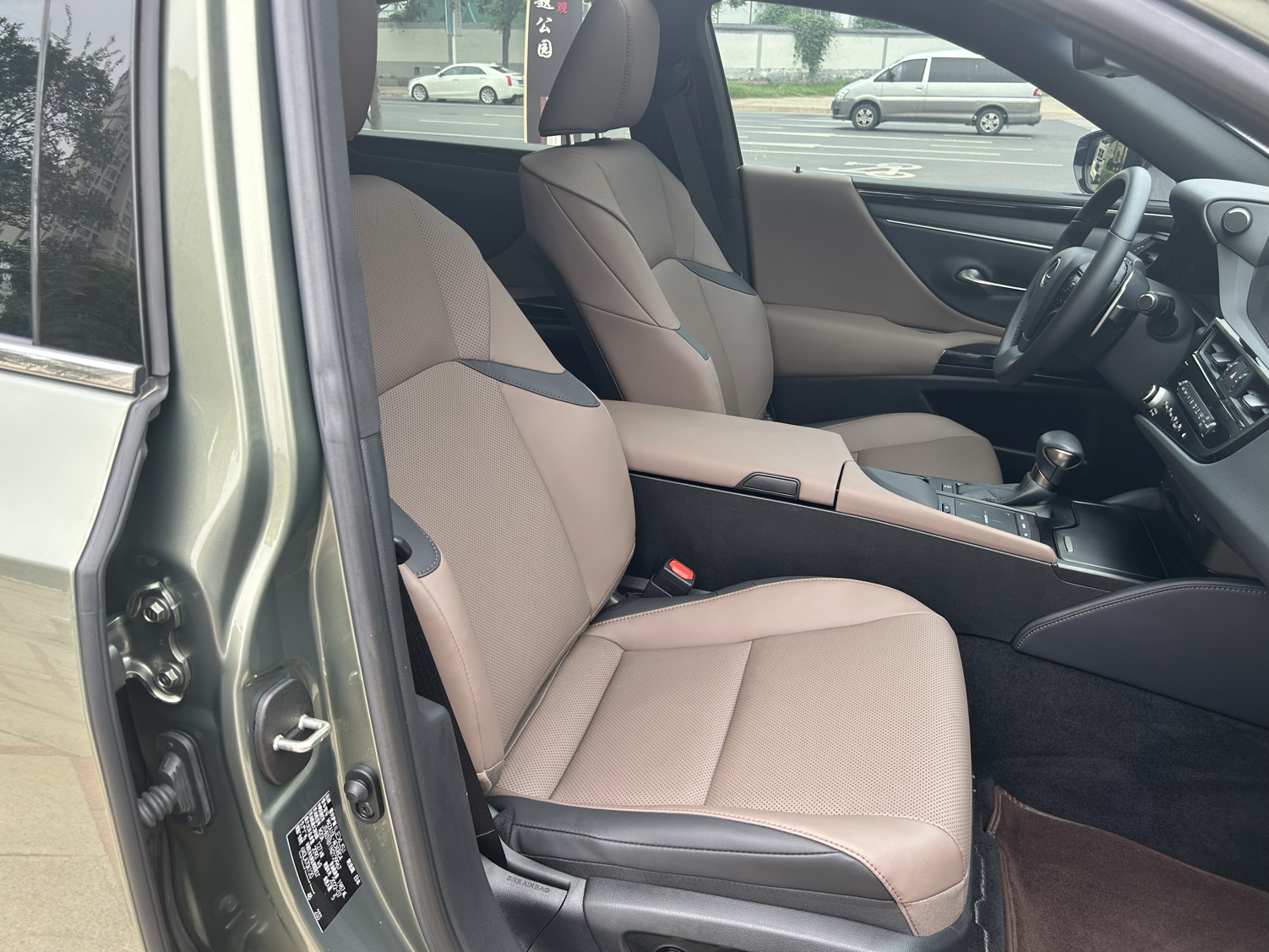 雷克萨斯ES 2021款 200 卓越版