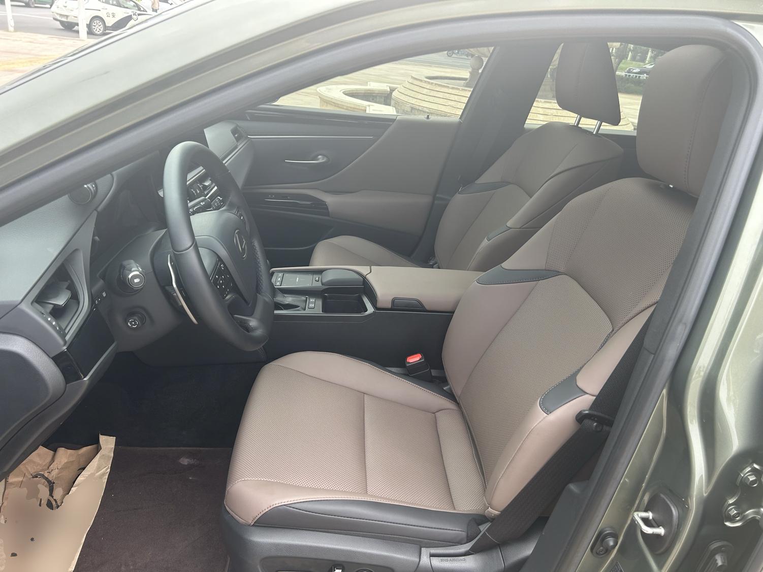 雷克萨斯ES 2021款 200 卓越版