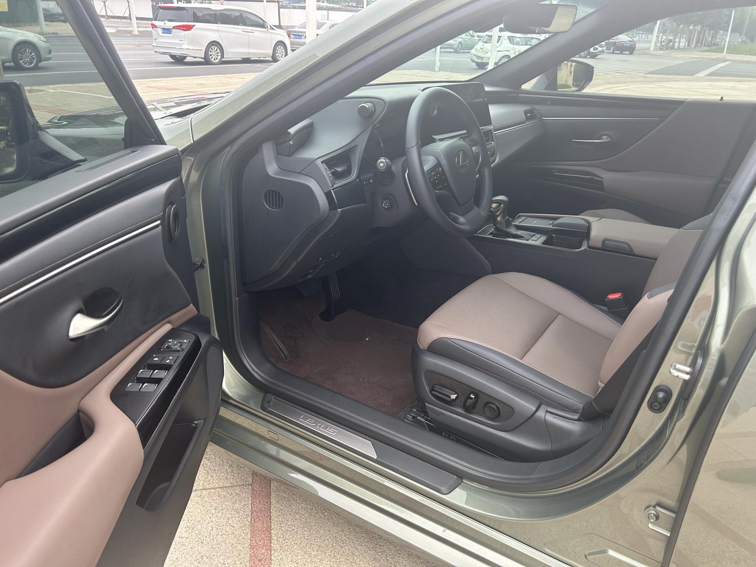 雷克萨斯ES 2021款 200 卓越版