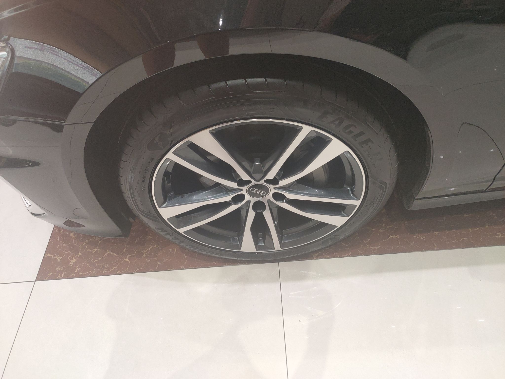 奥迪A6L 2023款 45 TFSI 臻选动感型