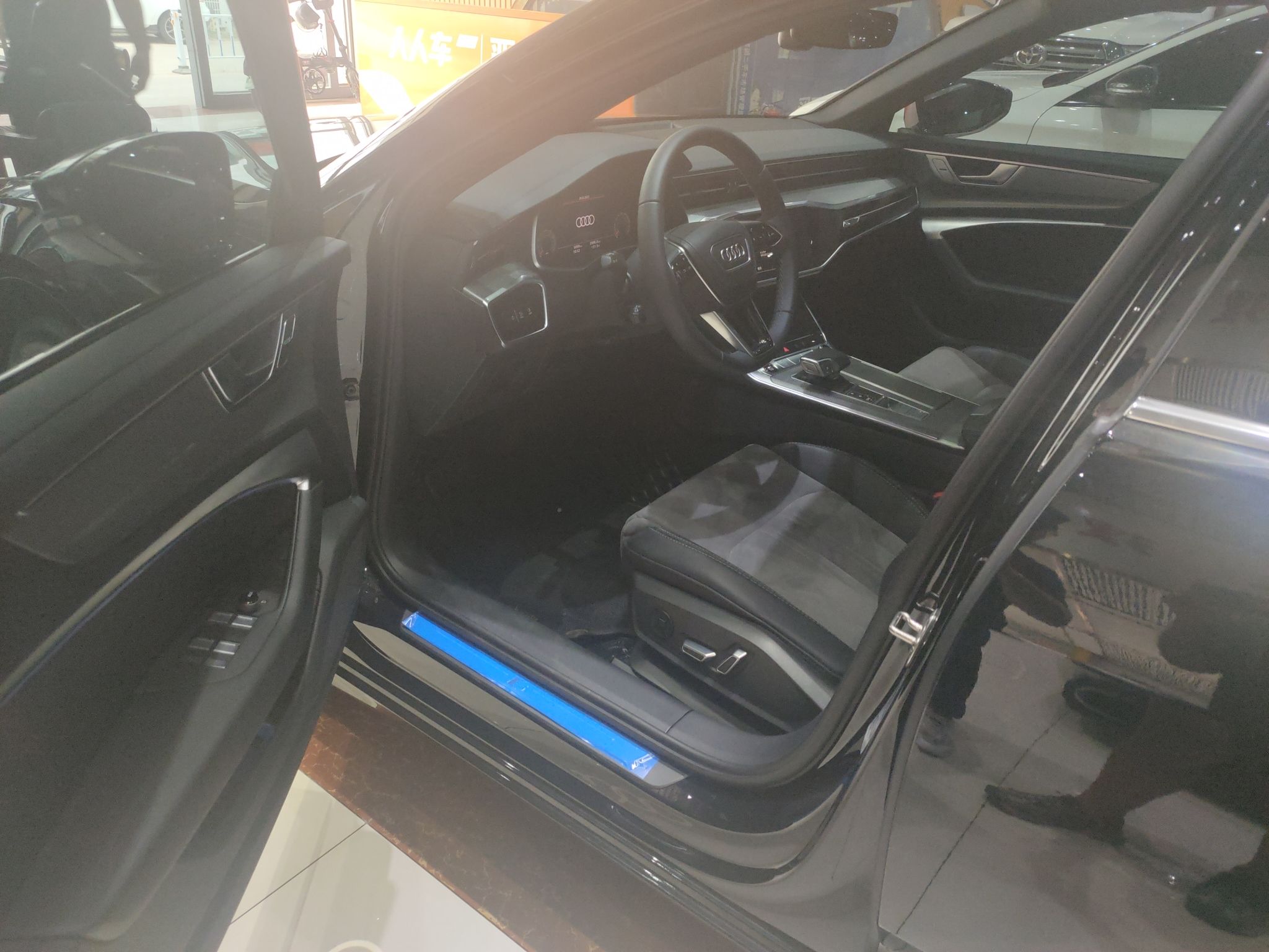 奥迪A6L 2023款 45 TFSI 臻选动感型