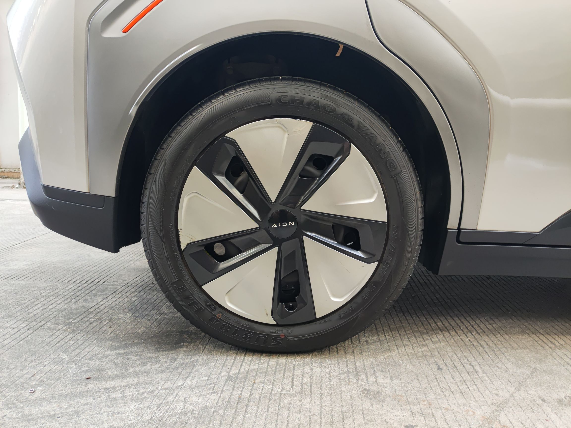 广汽埃安 AION Y 2022款 70 畅享版 磷酸铁锂