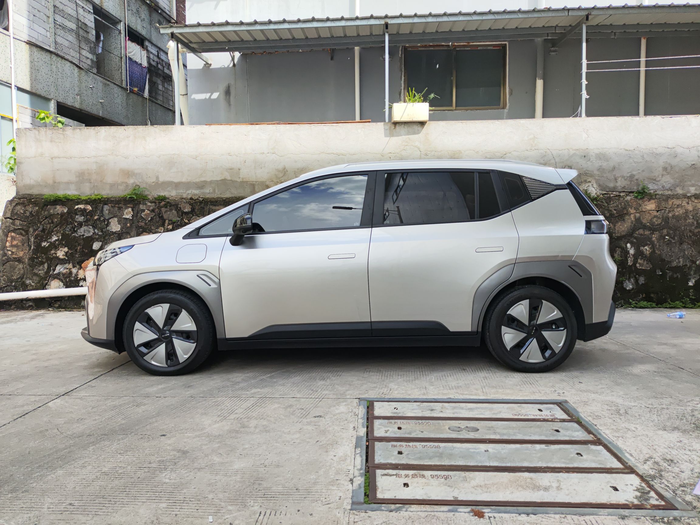 广汽埃安 AION Y 2022款 70 畅享版 磷酸铁锂