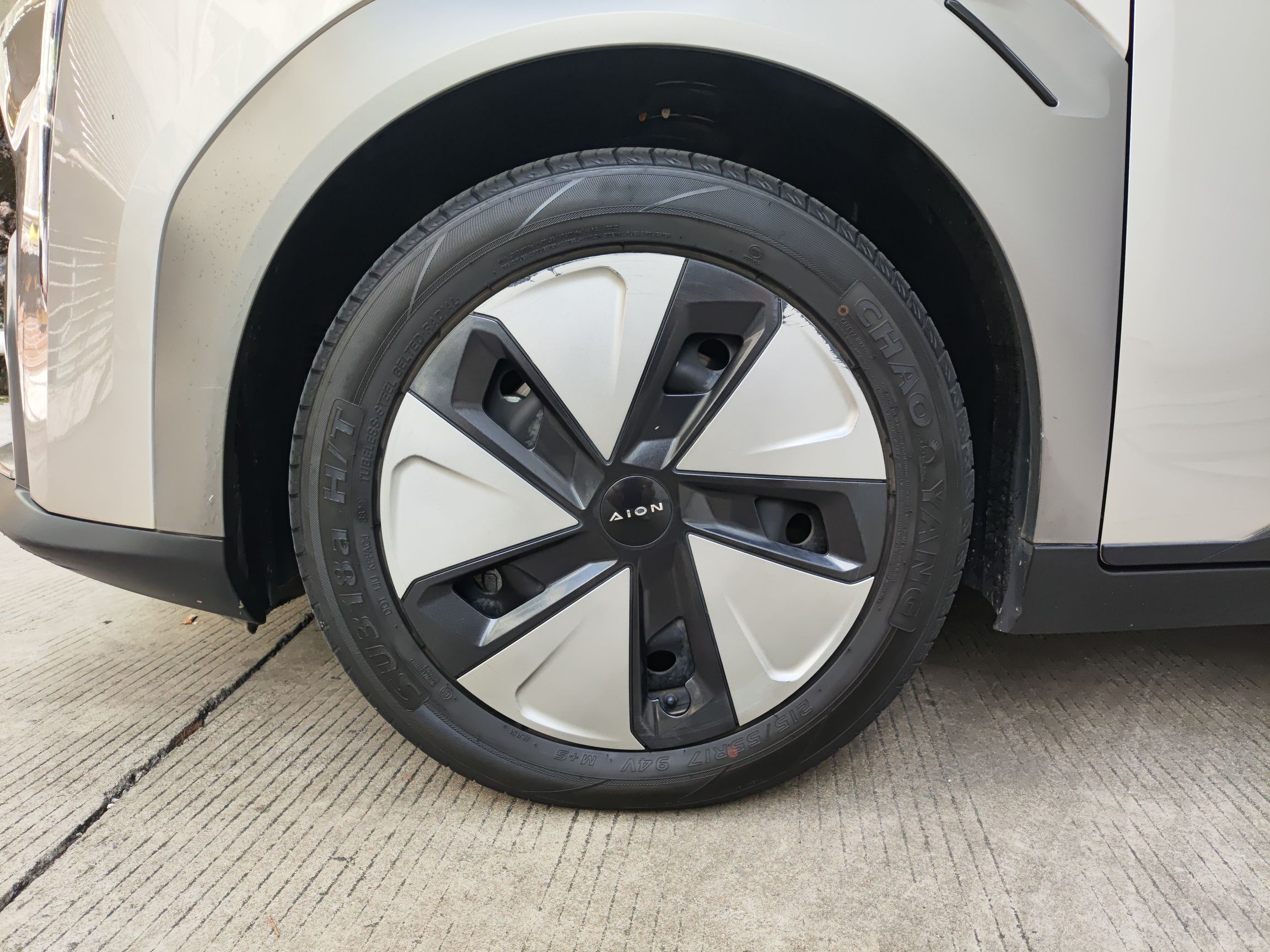 广汽埃安 AION Y 2022款 70 畅享版 磷酸铁锂