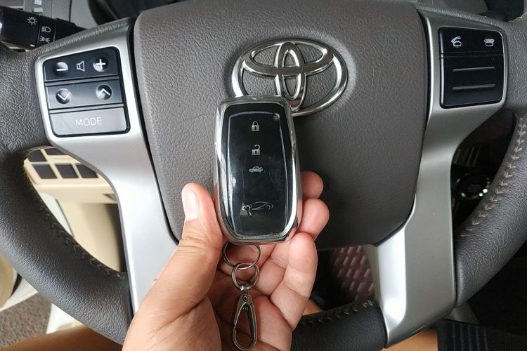 丰田 普拉多 2015款 2.7L 自动标准版中控内饰11