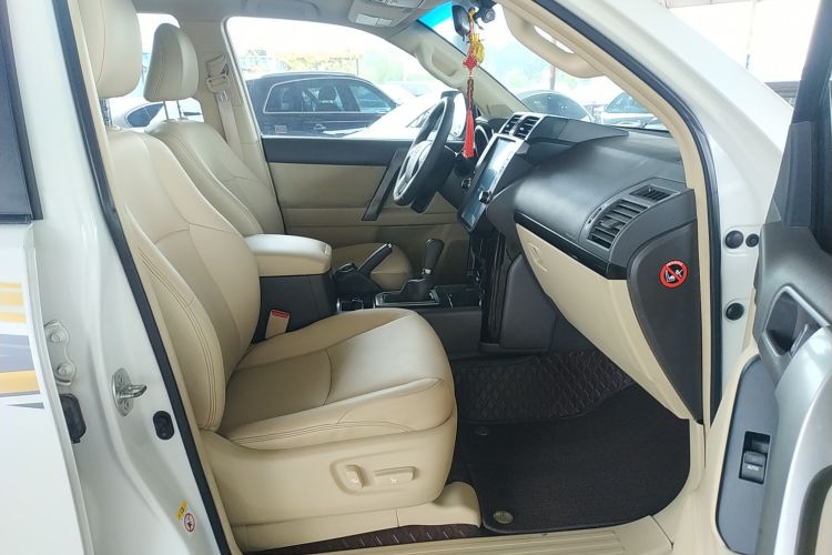 丰田 普拉多 2015款 2.7L 自动标准版中控内饰41